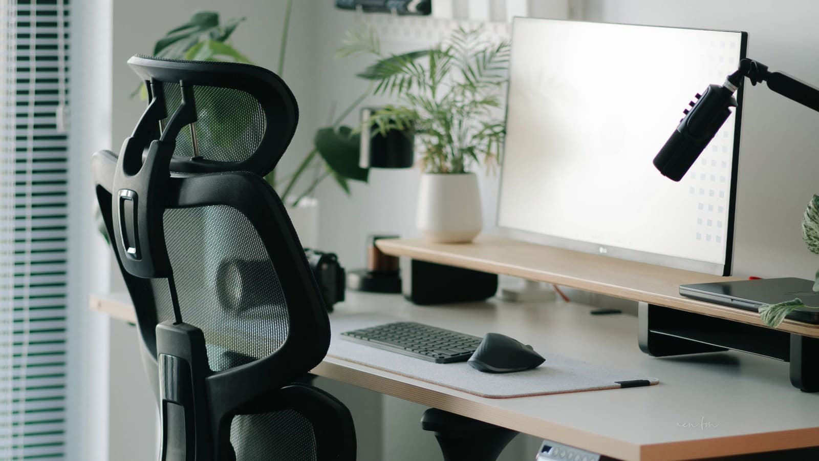 Smarte ergonomische Büromöbel: Modellunterschiede als KI-Kaufkriterien